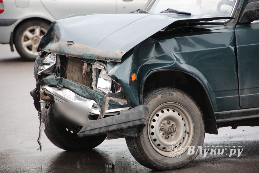 В Великих Луках произошло ДТП с участием автомобиля ДПС (ФОТО)