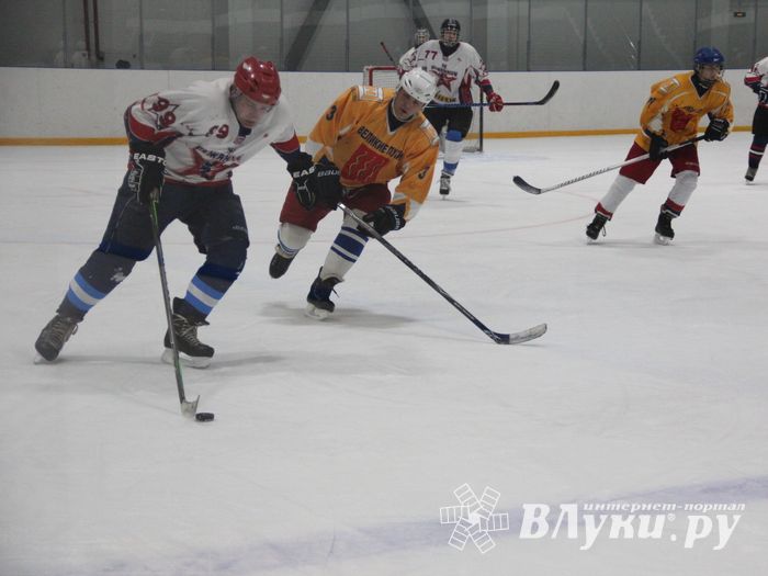В Великих Луках сторатовал Открытый Чемпионат города по хоккею (ФОТО)