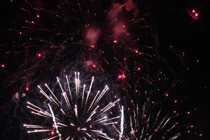 Праздничный салют в честь Дня города