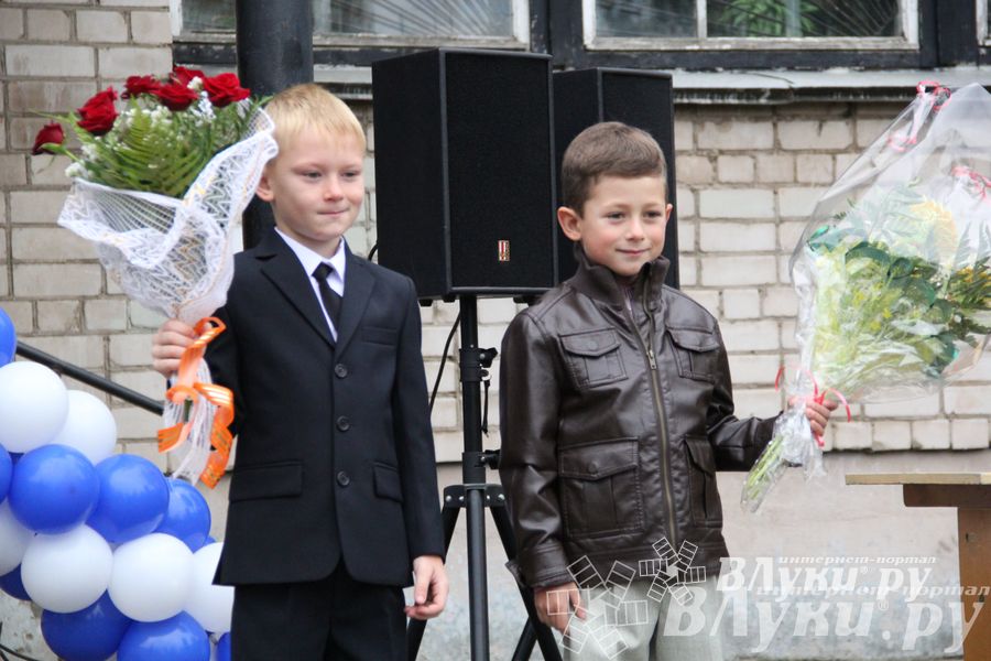 Школы города отметили 1 сентября (фото)