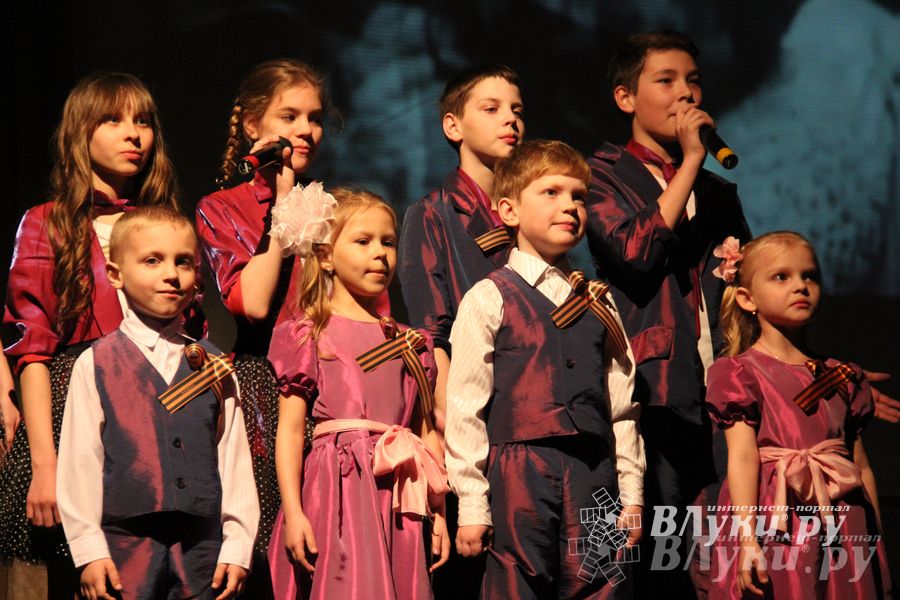 Праздничный вечер, посвященный 70-летию Победы в Великой Отечественной войне 1941-1945 годов прошел в Великих Луках (фото)