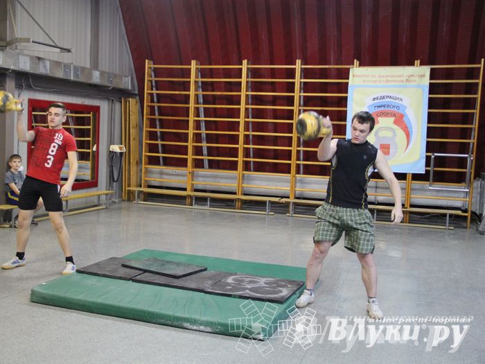 В Великих Луках состоялся Чемпионат по гиревому спорту (фото)