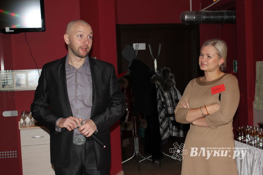 Компания "МТС" поздравляет всех своих клиентов и информационных партнеров с наступающим Новым Годом и Рождеством!