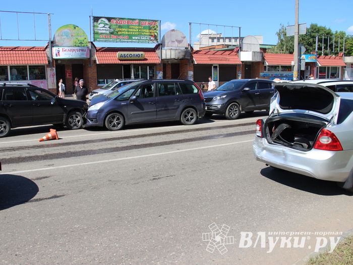 ДТП возле Смоленского рынка (ФОТО)