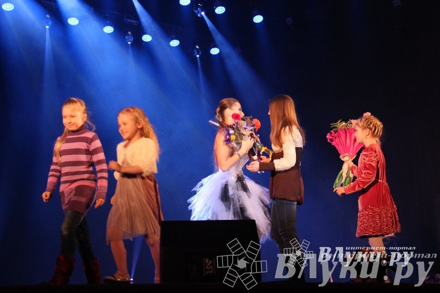 В Великих Луках состоялся сольный концерт певицы Цветаны