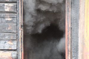 В Великих Луках на проспекте Гагарина горел барак (ФОТО)