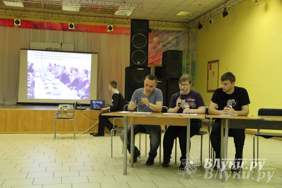 В Великих Луках прошла игра «Молодой политик» (фото)