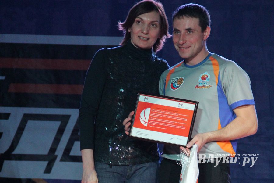 В Великих Луках прошли финальные игры Чемпионата ШБЛ «КЭС-БАСКЕТ» (фото)