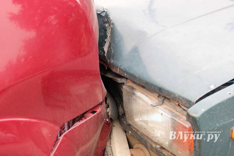 На ул. Новоселенинской произошло тройное ДТП (ФОТО)