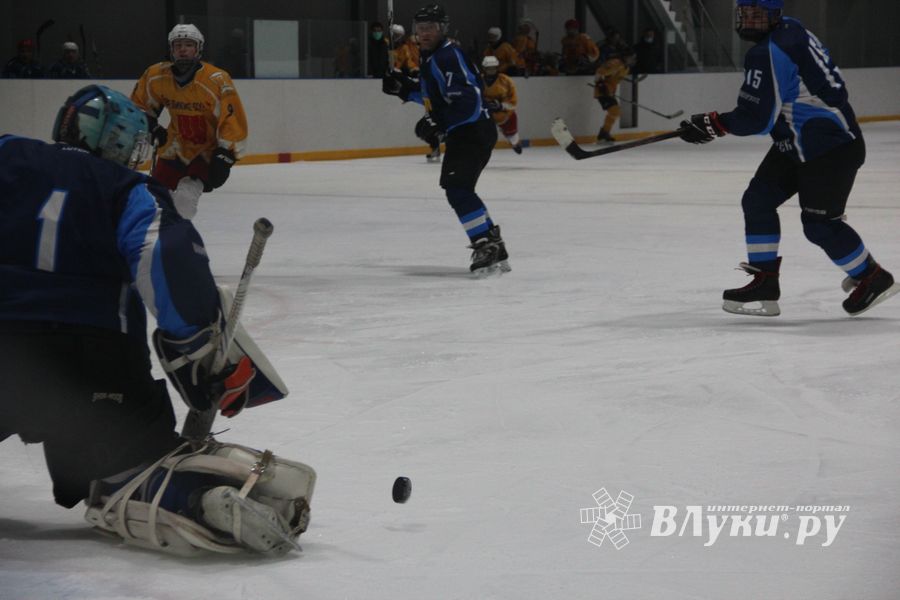 В великолукском «Айсберге» прошли матчи Чемпионата Псковской области по хоккею (ФОТО)