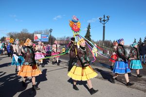 В Великих Луках широко отметили Масленицу (ФОТО)