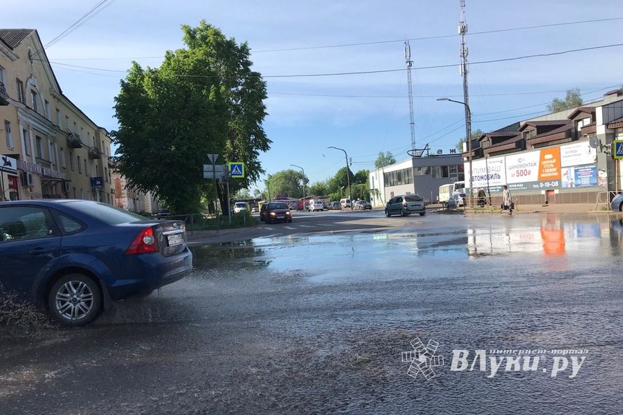 Проспект Гагарина «поплыл» (ФОТО)