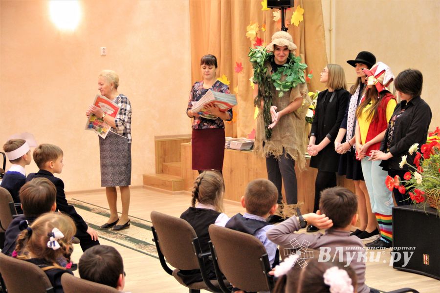 Зачем самых младших учеников 13-й школы испачкали мелом (ФОТО)