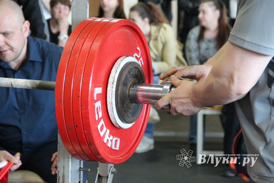 В Великих Луках состоялись Чемпионат и Первенство Псковской области по жиму штанги лежа (ФОТО)