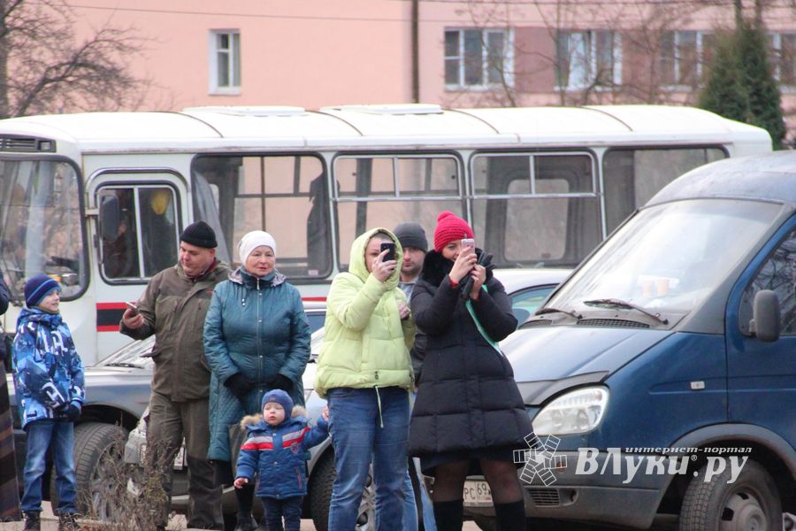 Теперь у всех великолучан есть фото или видео с «Тяжмаш» (ФОТО)