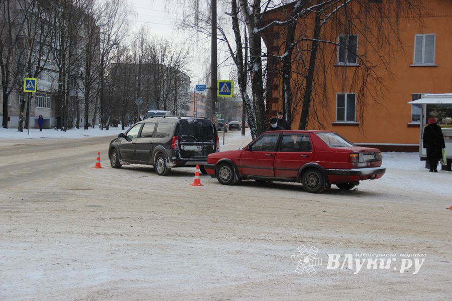 ДТП на перекрёстке Октябрьского-Полиграфистов (ФОТО)