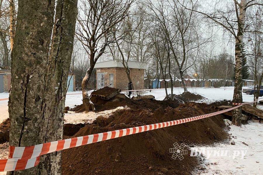 В Великих Луках восстанавливают теплоснабжение на улице Зенцовской (ФОТО)