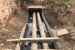 В Великих Луках «вскрывают» дворы (ФОТО)