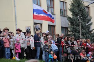 Парад Победы в Великих Луках (фото)