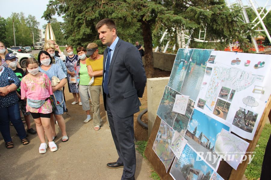 Великолучанам рассказали детали обновления парка (ФОТО)