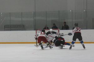 Два зоккейных матча прошли в Великих Луках в рамках Чемпионата города (ФОТО)