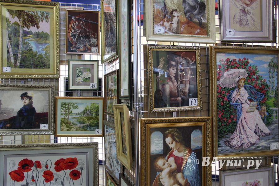 В Великих Луках прошел конкурс-выставка вышивки и бисера (ФОТО)
