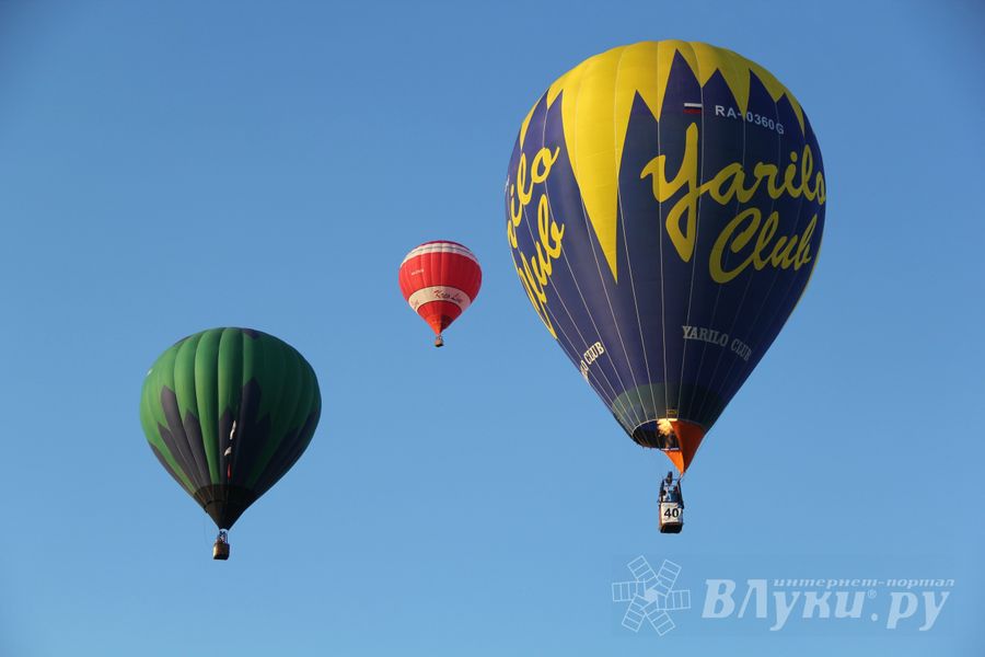 В Великих Луках открылась Международная юбилейная встреча воздухоплавателей (фото)