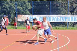 «Оранжевый мяч» в Великих Луках в День физкультурника (ФОТО)