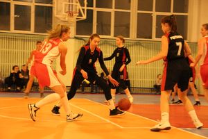 Великолукские баскетболистки борются за Кубок города (ФОТО)