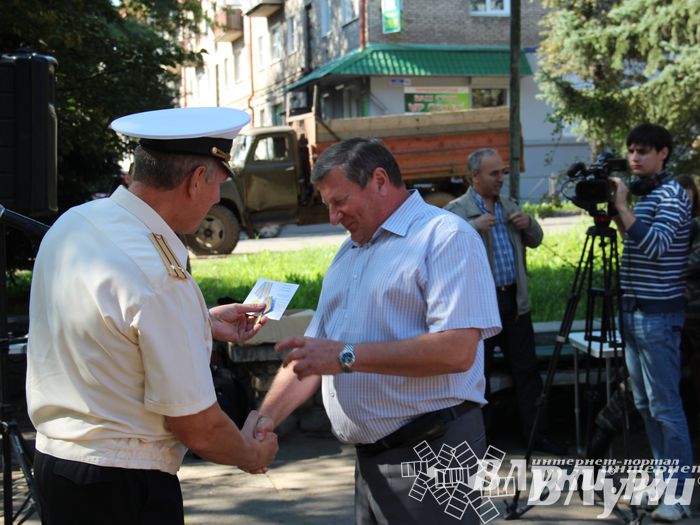 В Великих Луках воинов-интернационалистов наградили медалями