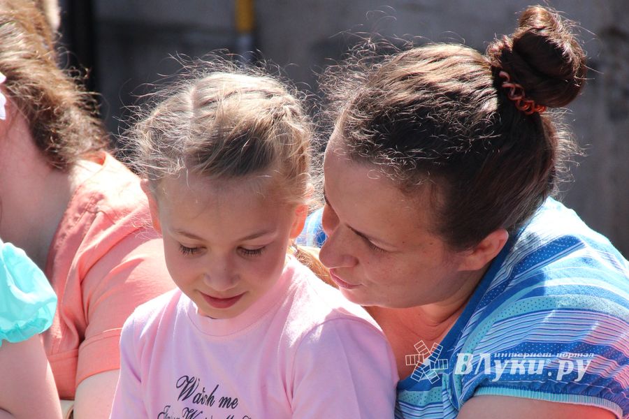 В Великих Луках отмечают День защиты детей 