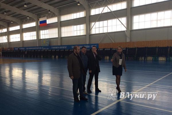 Максим Жаворонков и Иван Штылин посетили объекты спортивной инфраструктуры Великих Лук (фото)