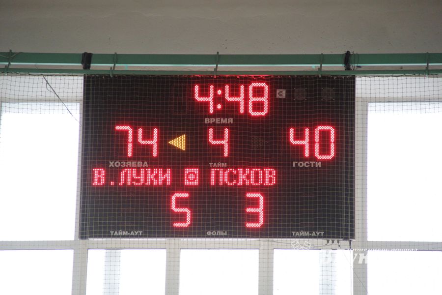 В Великих Луках прошел чемпионат по баскетболу