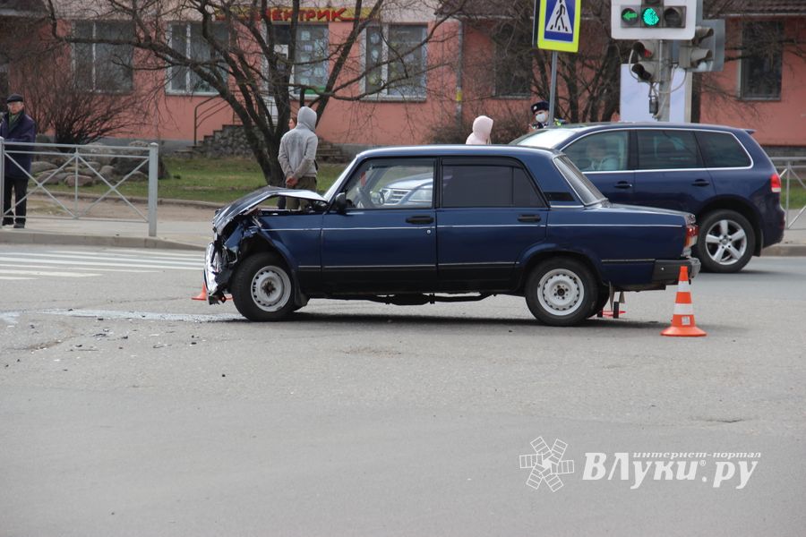 ДТП на перекрёстке Ленина-Дьяконова (ФОТО)