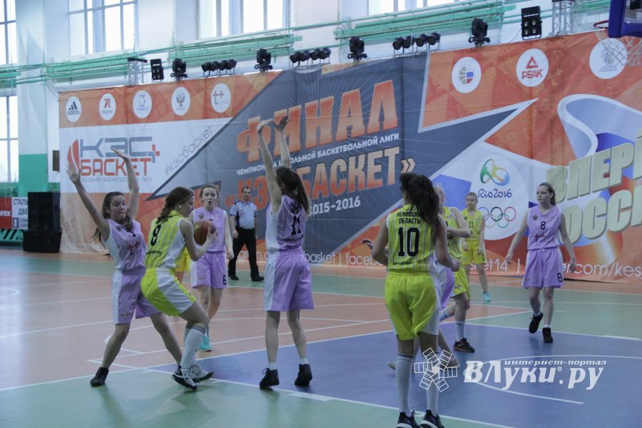В Великих Луках состоялся финал «Кэс-Баскет»