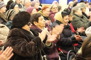 Слабовидящих великолучан поздравили с Международным днём инвалидов (ФОТО)