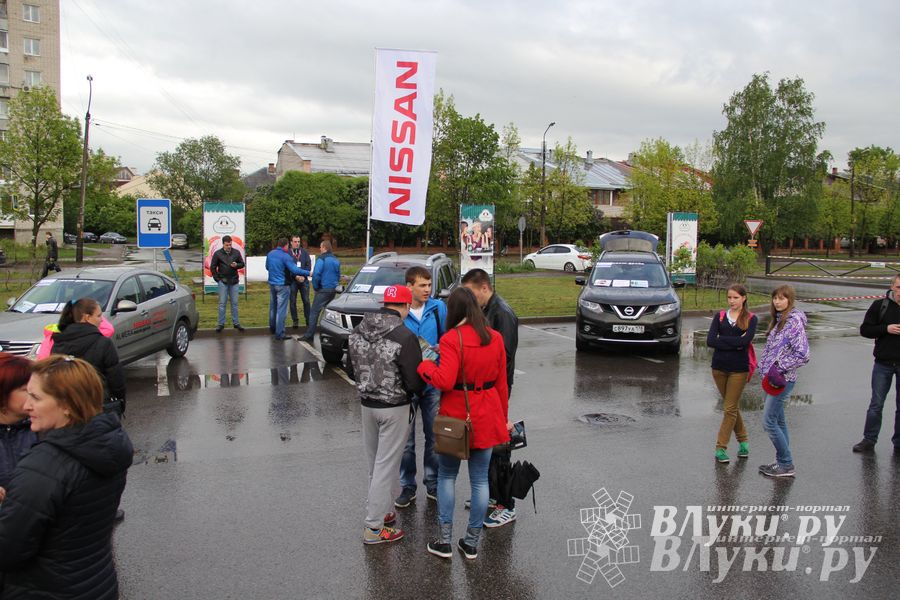 В Великих Луках прошла «Весенняя автоярмарка Великие Луки — 2015» (фото)