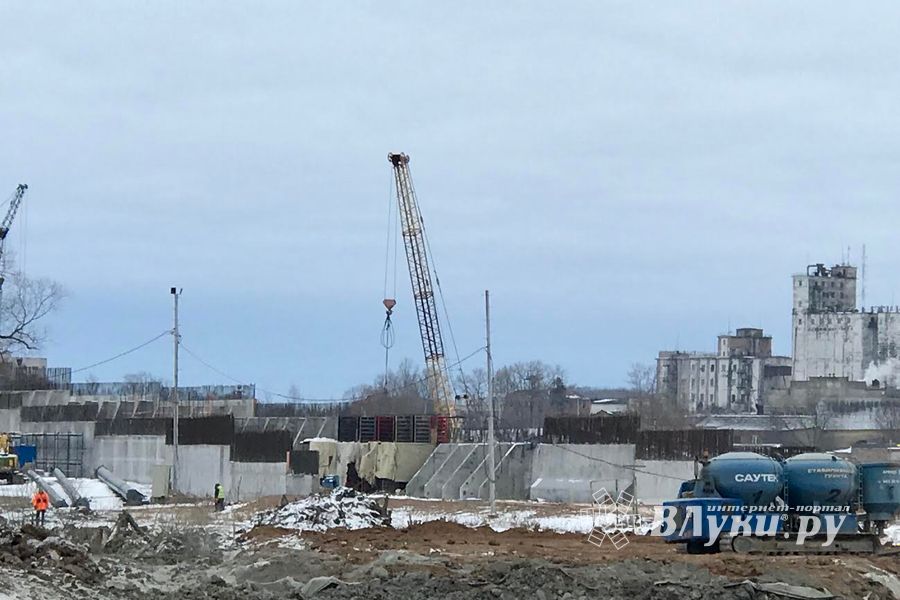 В Великих Луках продолжается строительство путепровода (ФОТО)