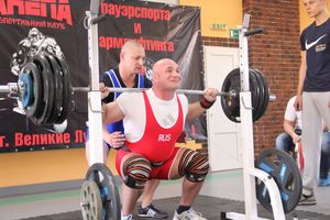 В Великих Луках прошел открытый городской турнир по пауэрлифтингу (фото)
