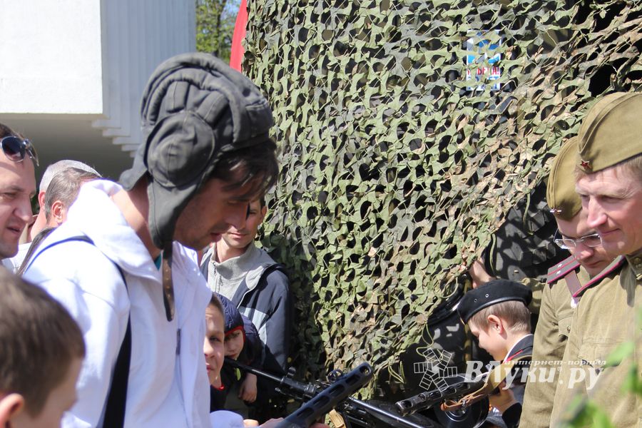 Парад Победы в Великих Луках (фото)