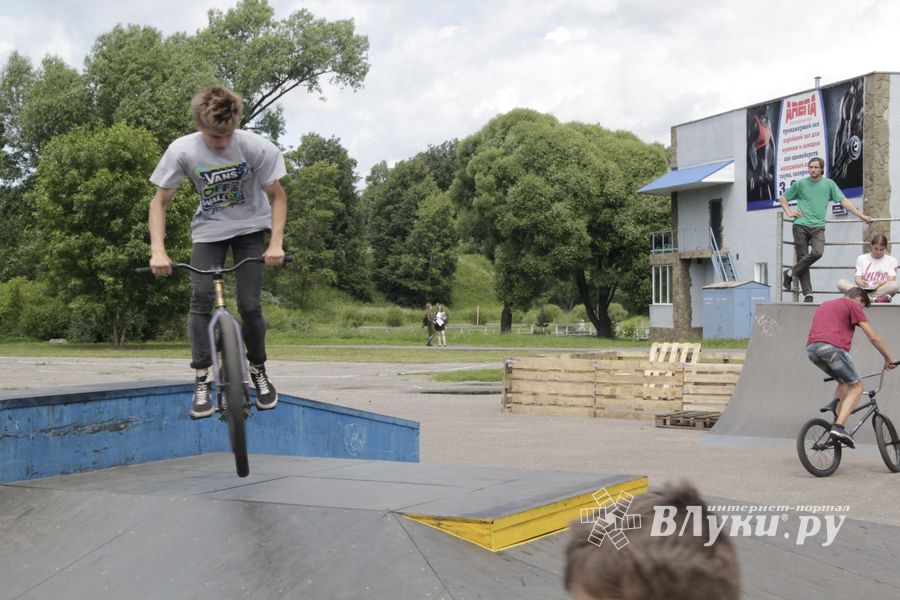 Сегодня Великие Луки отмечают День молодежи и Всероссийский олимпийский день (ФОТО)