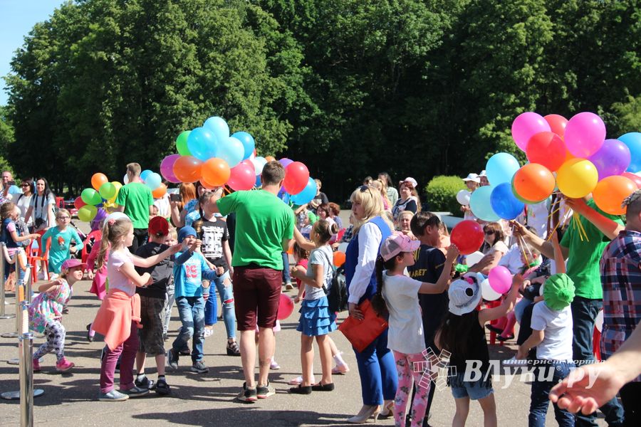 День защиты детей отметили в Великих Луках (ФОТО)