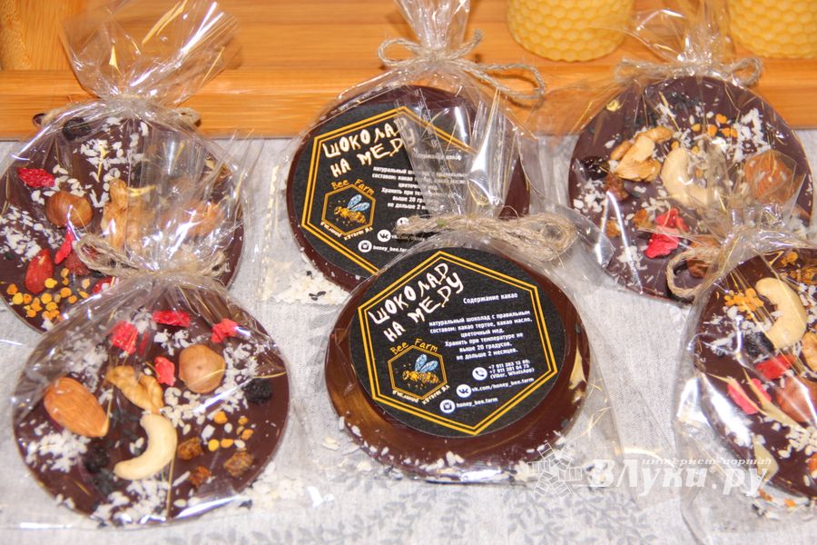 Где в Великих Луках попробовать живой шоколад на меду и вздремнуть на ульях?