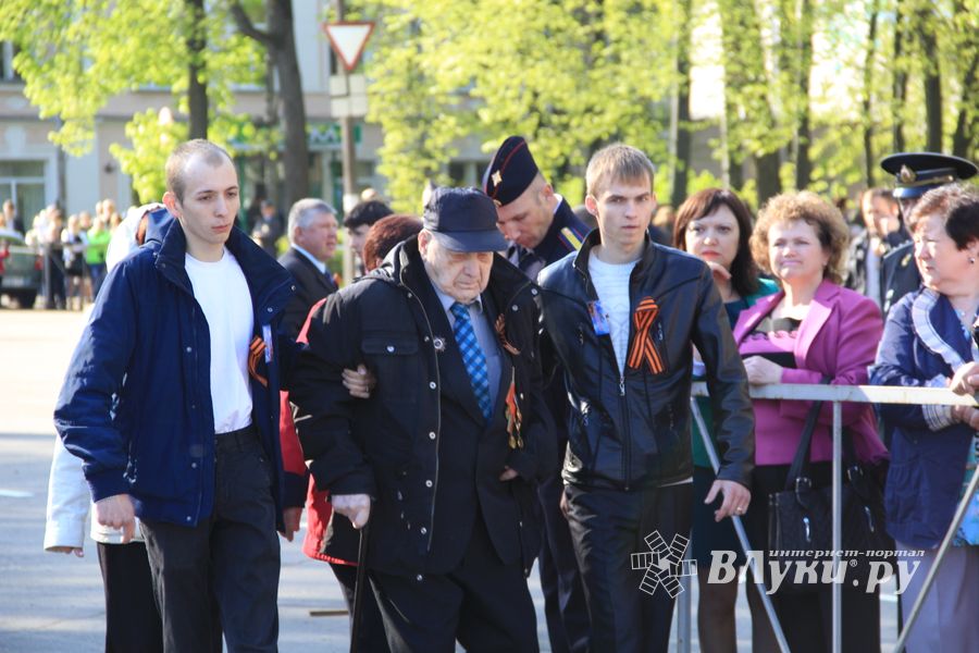 Великие Луки отмечают День Победы