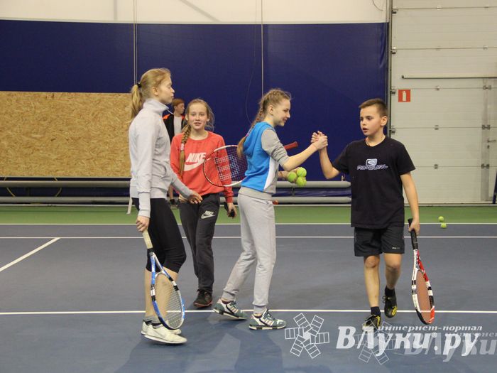 В Великих Луках прошло Первенство по большому теннису (фото)