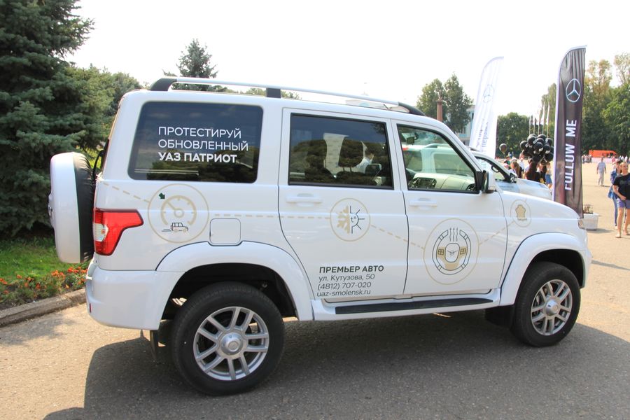 ​В Великих Луках в День Города прошла «Автовыставка 2018 - ЛЕТО» (ФОТО)