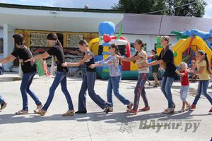 ​В Великих Луках сказочный «Праздник мороженого» подарил радость детям