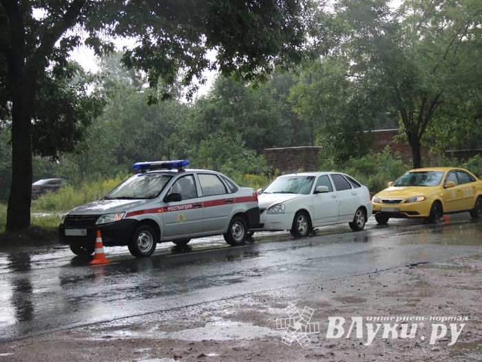 В ДТП на Новоселенинской столкнулись три автомобиля (ФОТО)