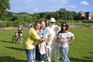 Прошла первая городская пляжная вечеринка «Выгуливаем КеДы»