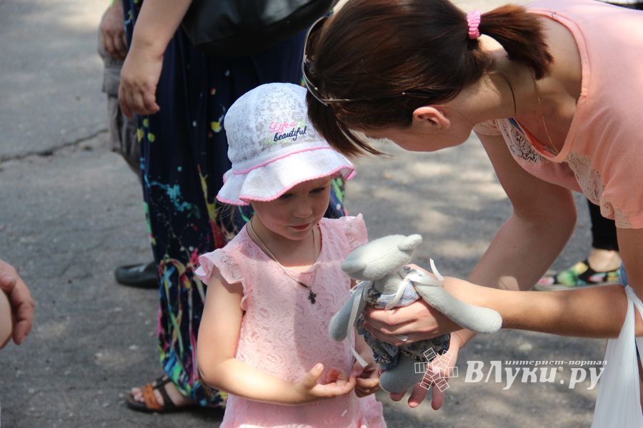 В городском парке Великих Лук прошёл День мороженого